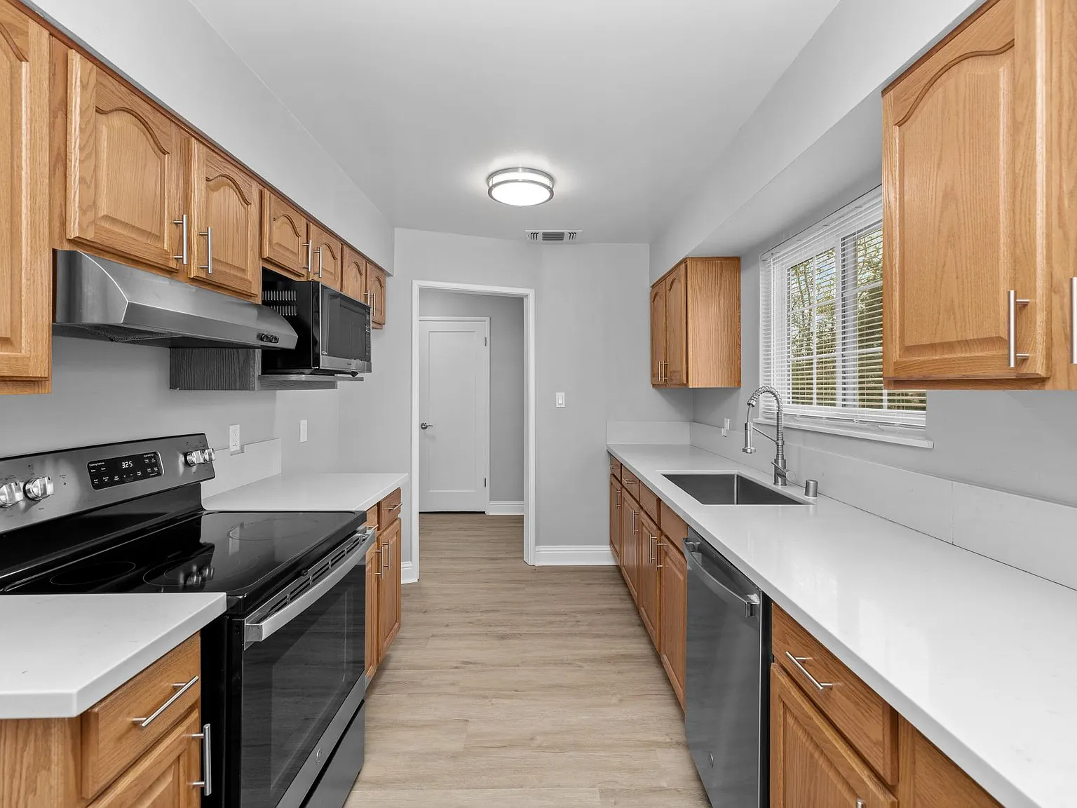 1416 Sebastian Way — Photo 4