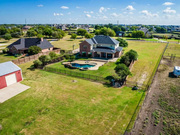 851 Black Champ Rd, Waxahachie, TX 75167