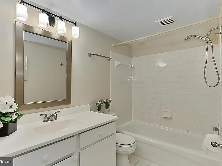 5900 Surrey Hill Pl #698 — Photo 8