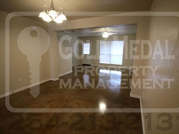 5th image of 4008 Cambridge Dr APT B