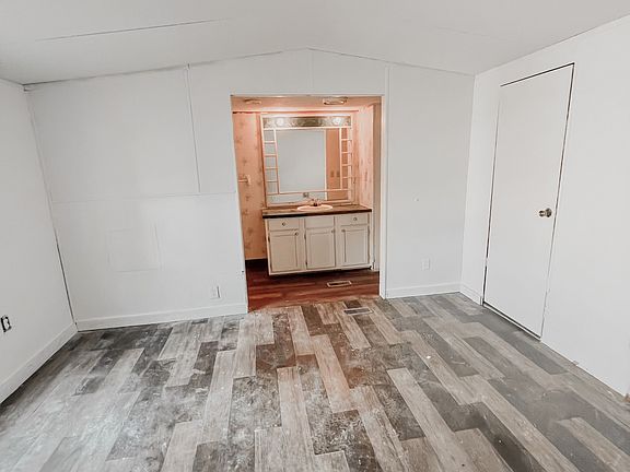4th image of 117 Beach Dr #11274395