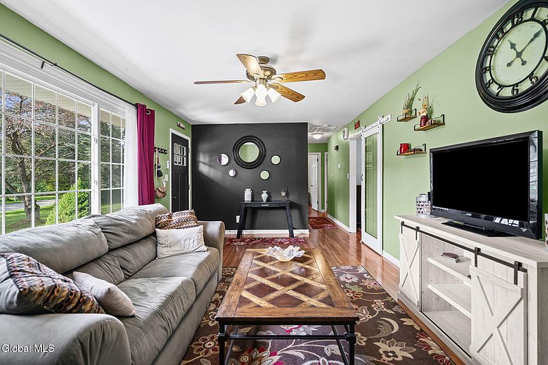 4th image of 493 Elliot Road