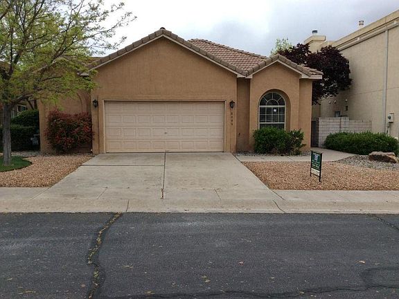 House now has grass front yard.