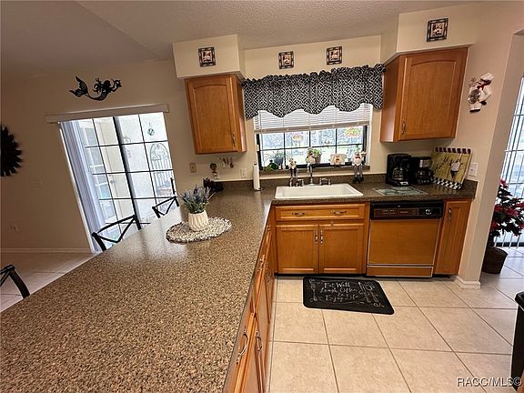 5th image of 820 E Dakota Ct