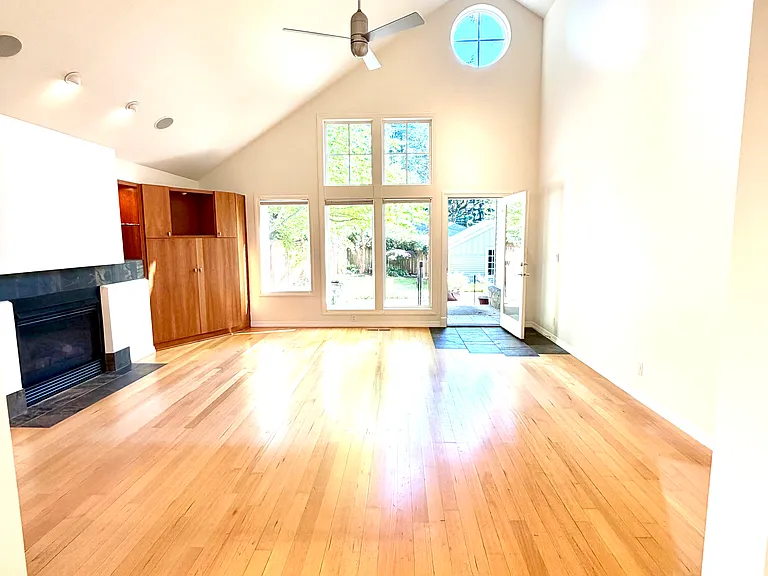 172 Middlecrest Rd — Photo 13