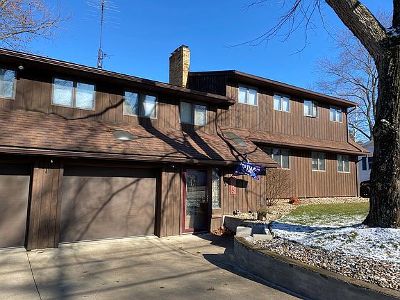 3rd image of 815 E Main St