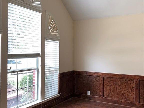 3rd image of 13124 Spinning Glen St