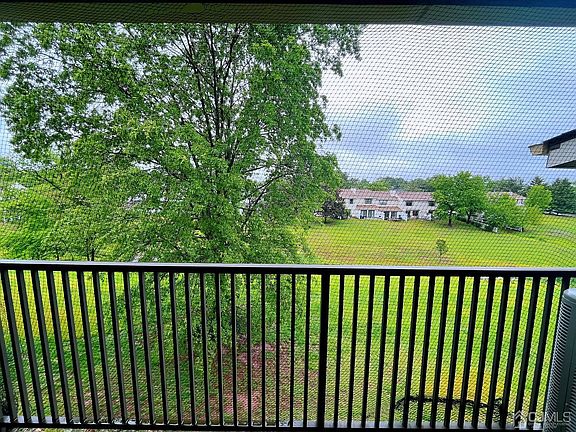 5th image of 387 Lancaster Ct