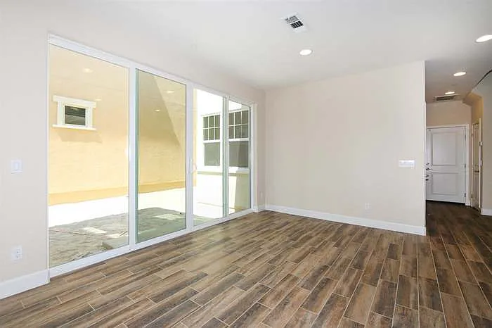 4 bed, 2432 sqft, $5,900 — Photo 2