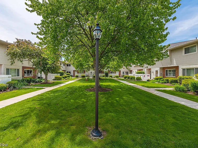 4312 Hyde Park Dr — Photo 3