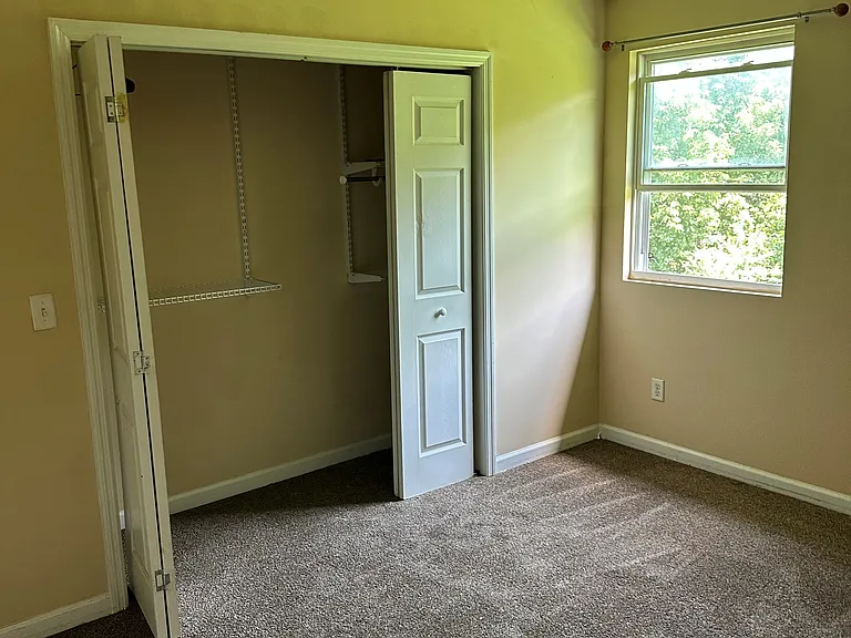 105 Chesapeake Ct — Photo 16