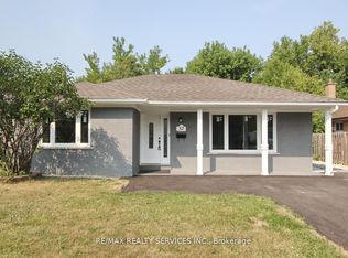 32 Sanford Cres, Brampton, ON L6X2C3
