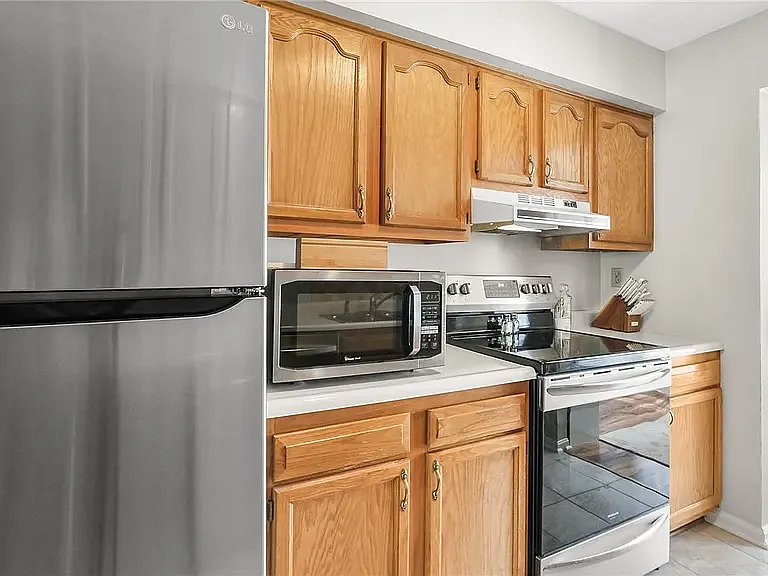 208 Meadowview Dr — Photo 7