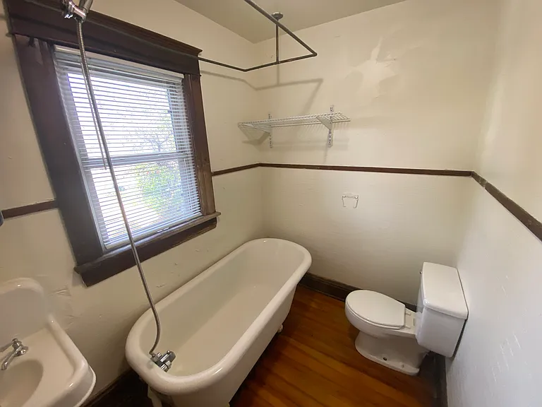 920 E St — Photo 14