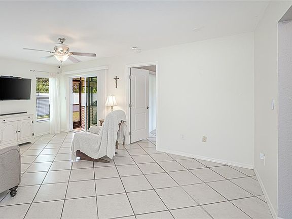 3rd image of 24540 Harborview Rd APT D3