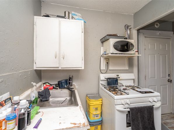 des-moines-iowa-251547626 picture