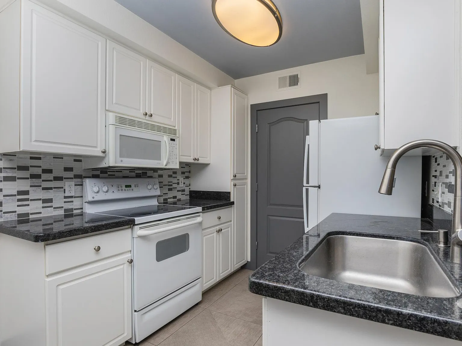 1701 E Colter St — Photo 4