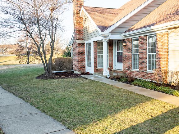 5th image of 46 Whitman Dr