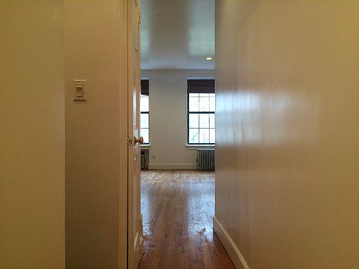 4th image of 422 E 83rd St APT 4D