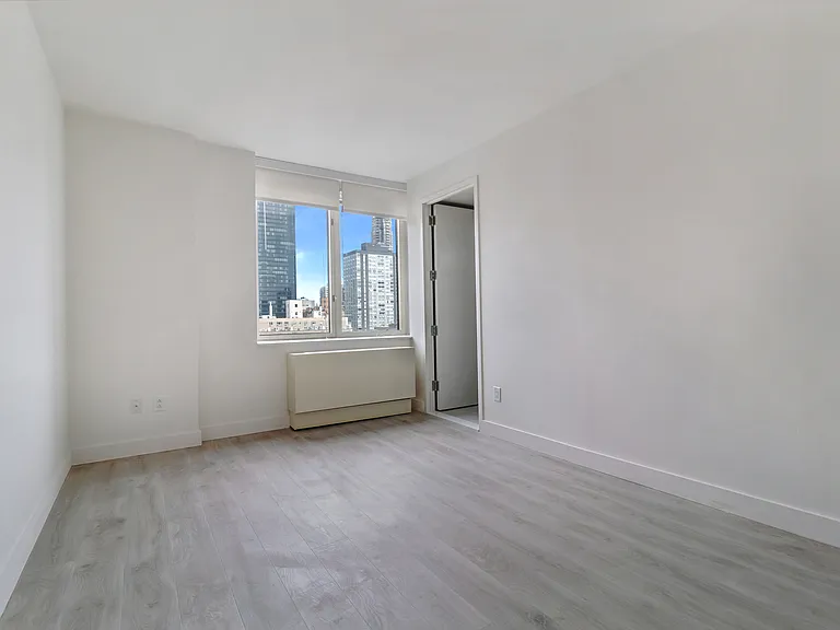 400 E 66th St #18C — Photo 7