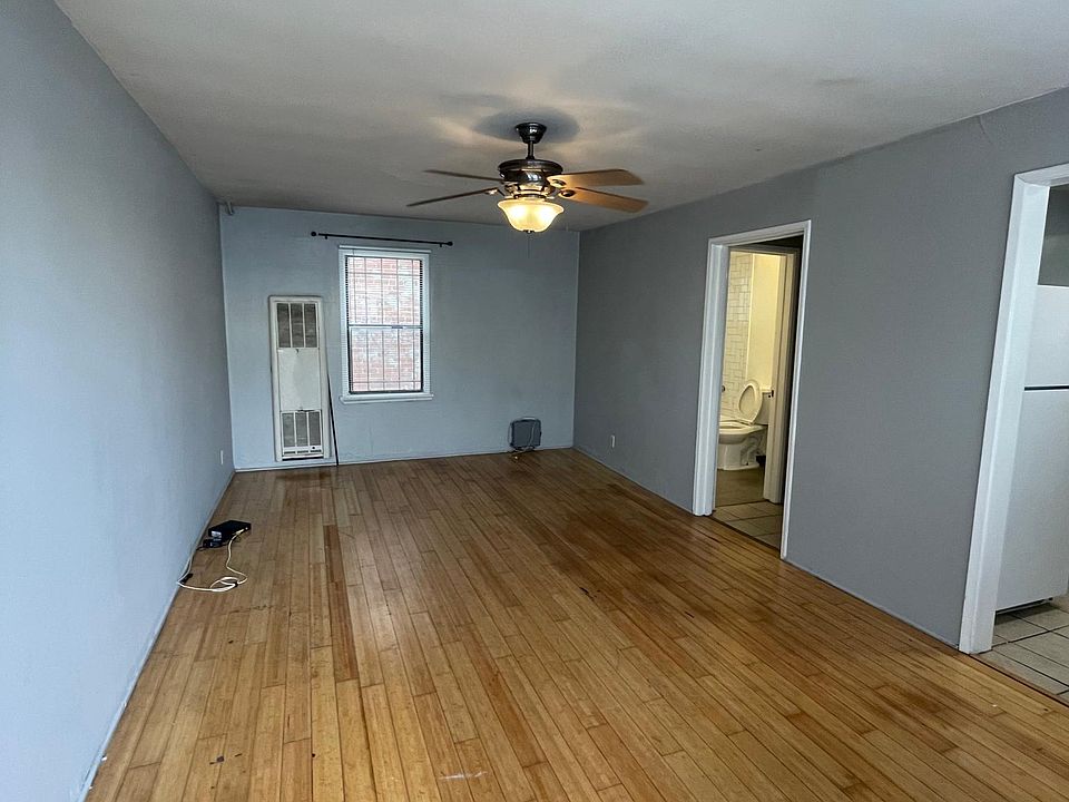 1st image of 2033 E 4th St #3