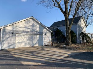 2805 Old Staunton Rd, Edwardsville, IL 62025