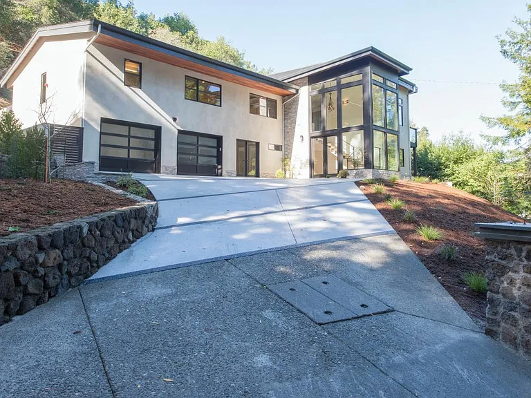 344 Laurel Way — Photo 2