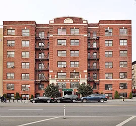 425 Central Park West in Manhattan Valley