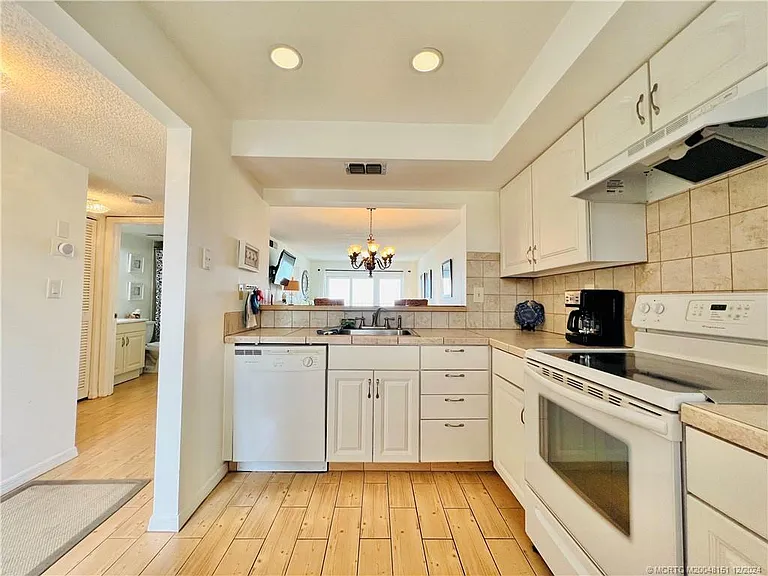 9400 S Ocean Dr #202 — Photo 7