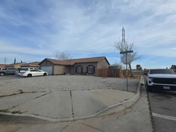 10795 Wakefield St E, Adelanto, CA 92301