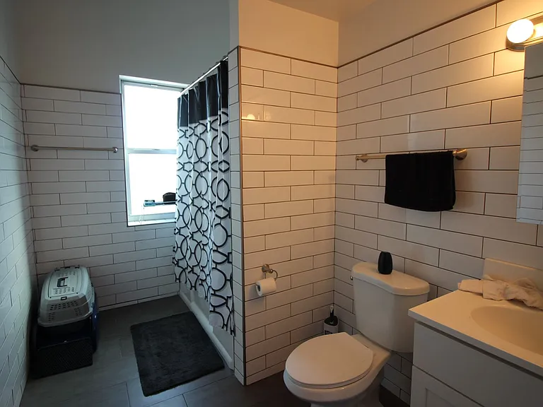 7044 N Clark St #2A — Photo 9