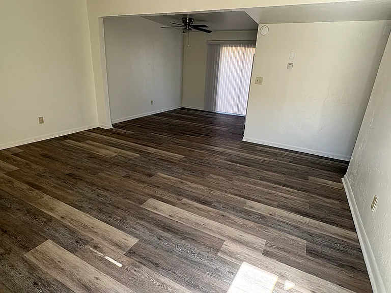 28 W Elm St #28 — Photo 5
