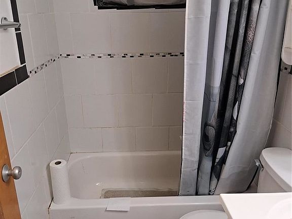 3rd image of 253 Roderick Dr