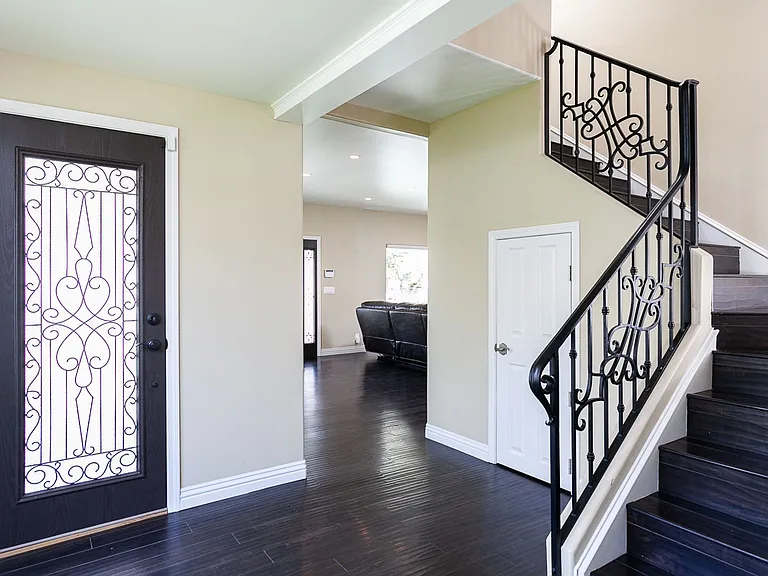 1044 E Palmyra Ave — Photo 3