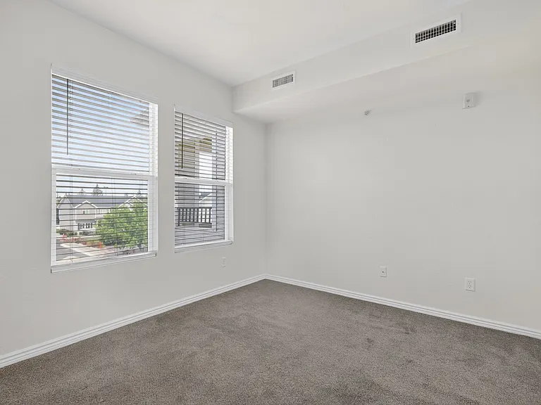 Eagles Landing Apartments — Photo 25