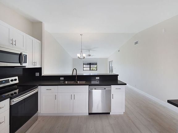 3rd image of 6288 Kings Gate Cir #B