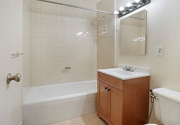 5th image of 159 W 53rd St APT 35E