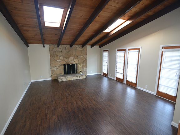 3rd image of 15431 Stare St