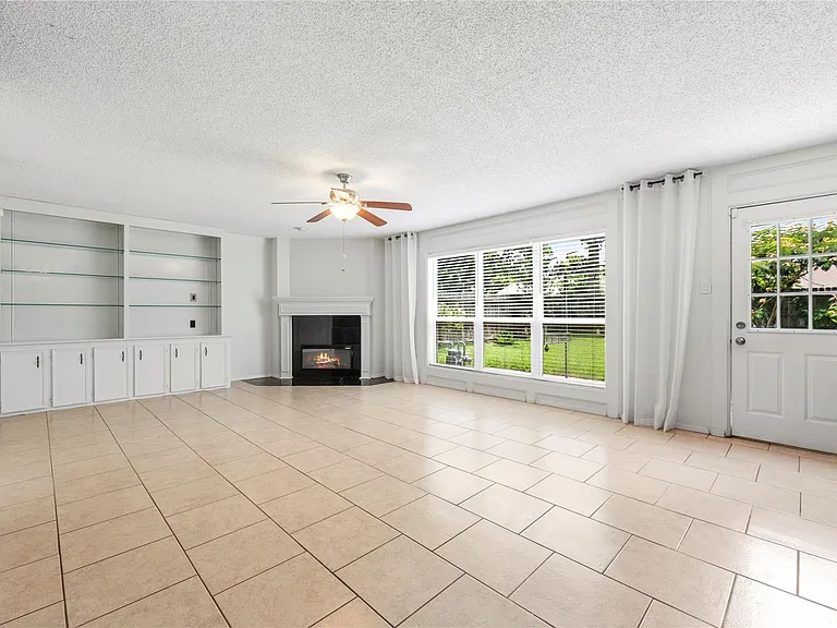 21431 Park Bend Dr — Photo 2