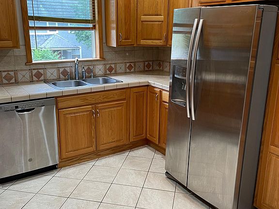 3rd image of 700 N Harvey Ave #2