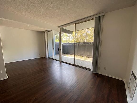5th image of 609 De La Vina St #27