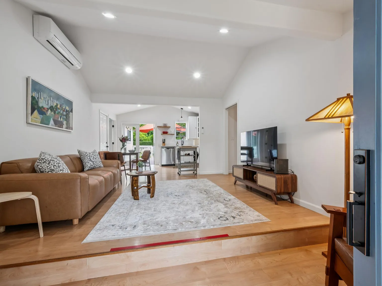 2 bed, 953 sqft, $4,500 — Photo 3