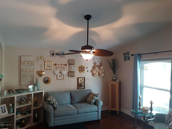 3rd image of 1131 Rock Springs Dr