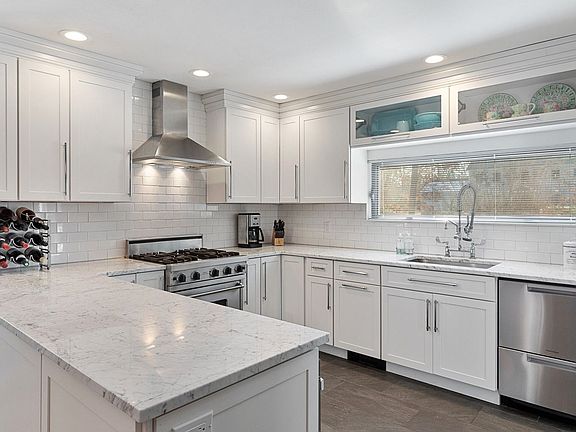 5th image of 27 Blue Jay Way