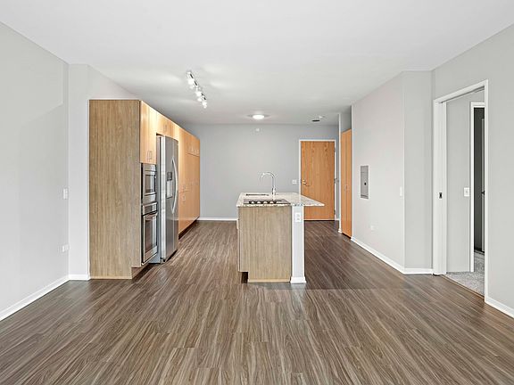 3rd image of 200 E Illinois St #1/1