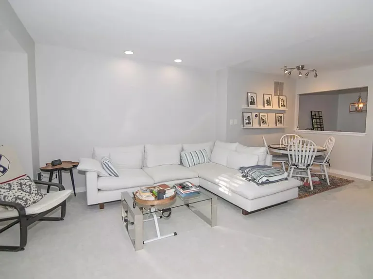 15798 Widewater Dr — Photo 2
