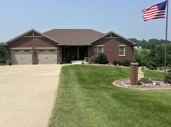 17619 Alan Jackson Dr, Dubuque, IA 52002