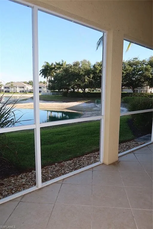3 bed, 3.0 bath, 2408 sqft, $3,995 — Photo 2