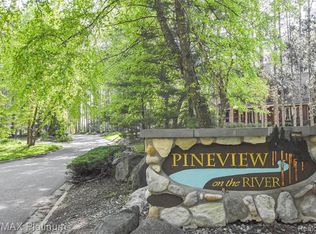 9031 Pineview River Dr, Linden, MI 48451