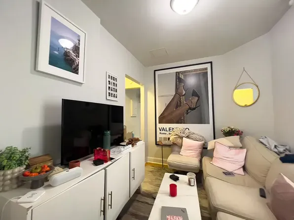 98 Thompson Street image 1 of 7